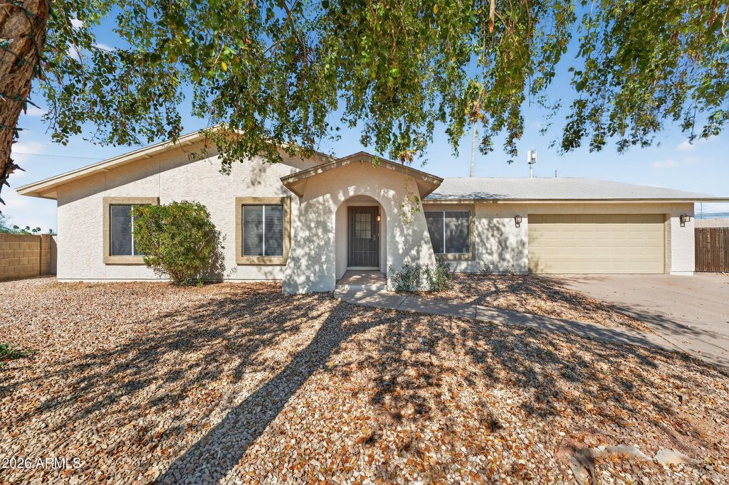 Photo of 4418 W Desert Hills Drive, Glendale, AZ 85304 (MLS # 6994964)