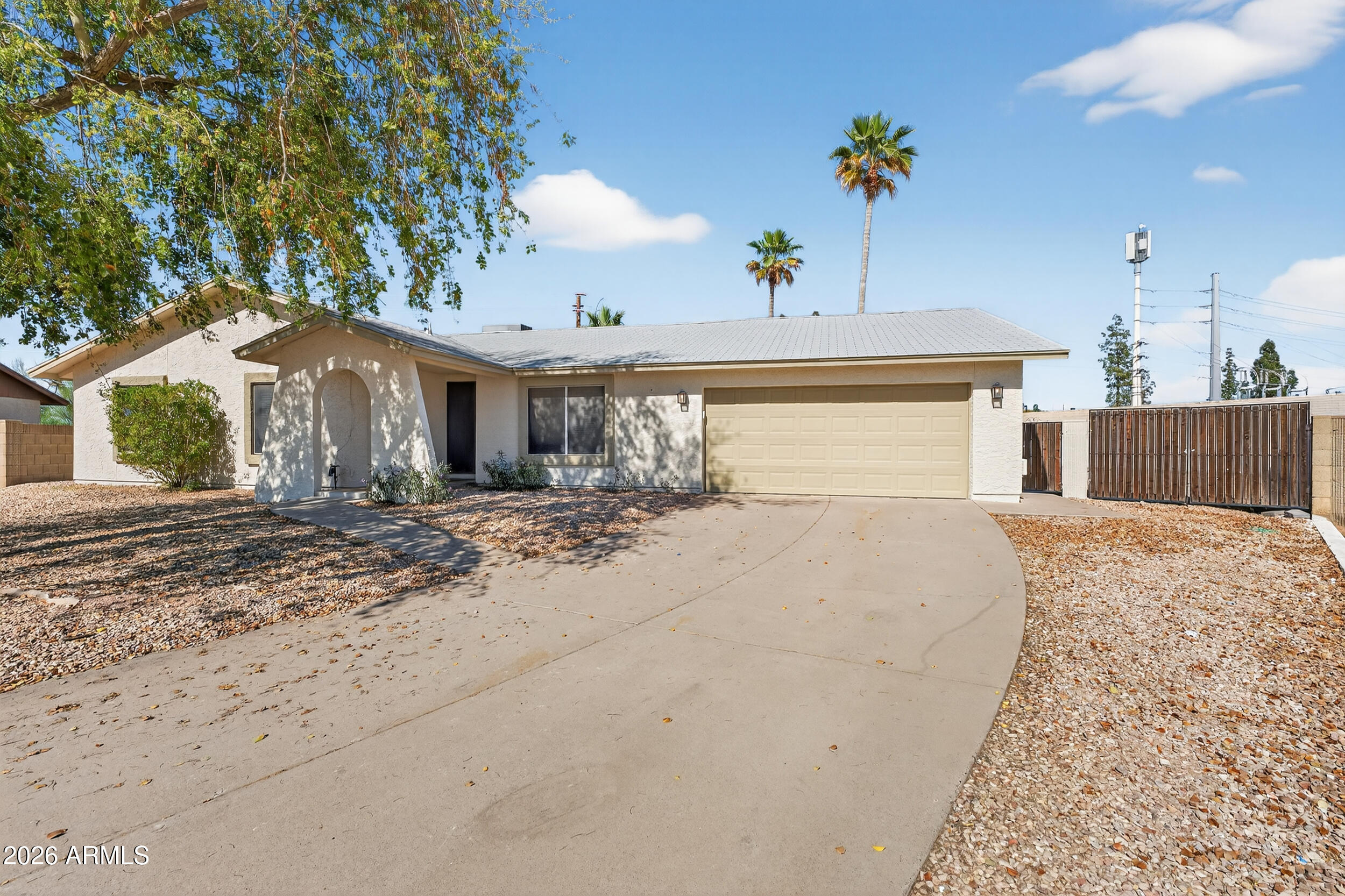 4418 W DESERT HILLS Drive