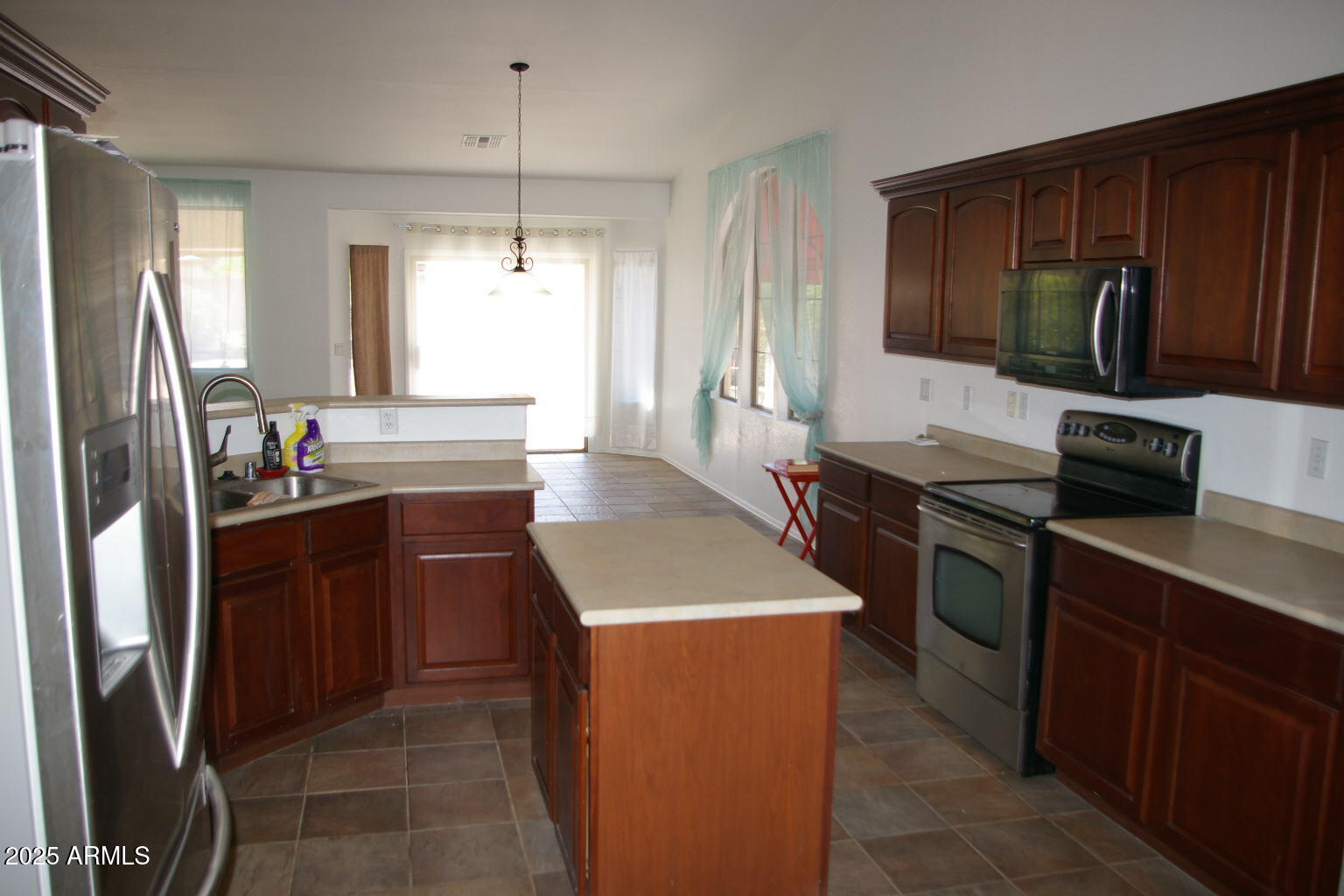 2123 W MALDONADO Road