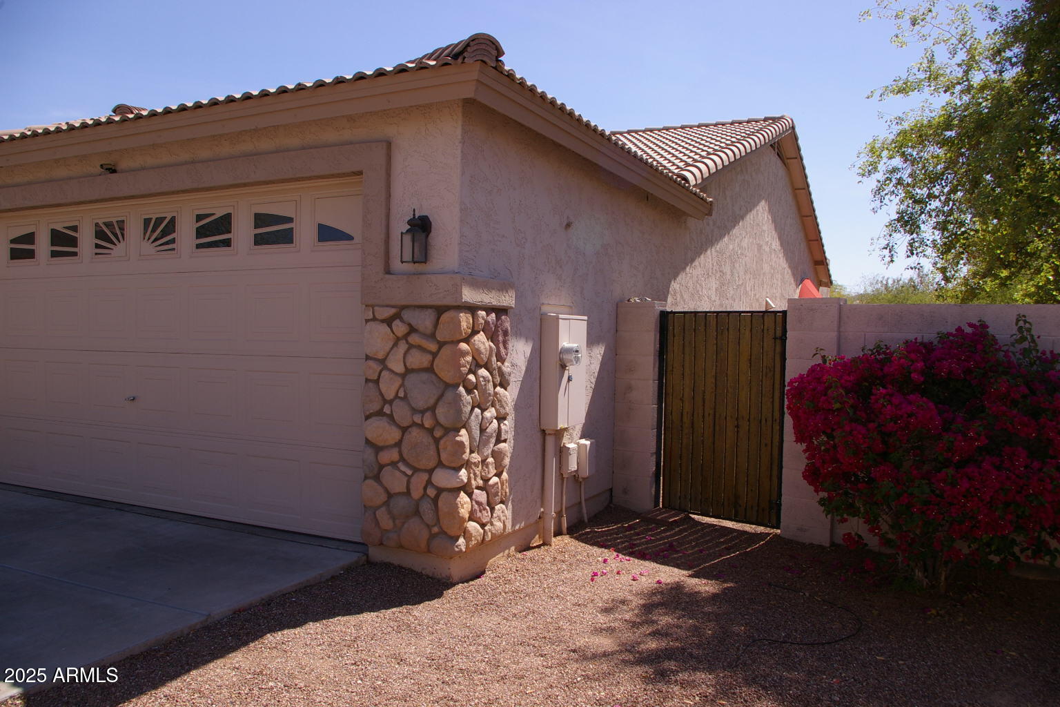 2123 W MALDONADO Road