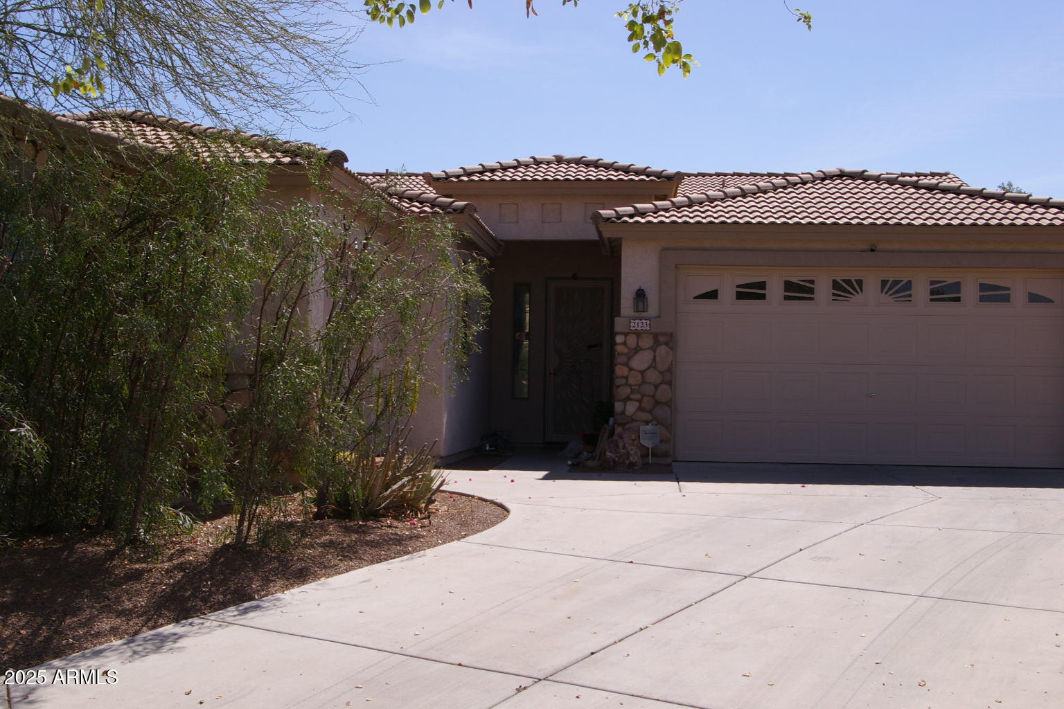 2123 W MALDONADO Road