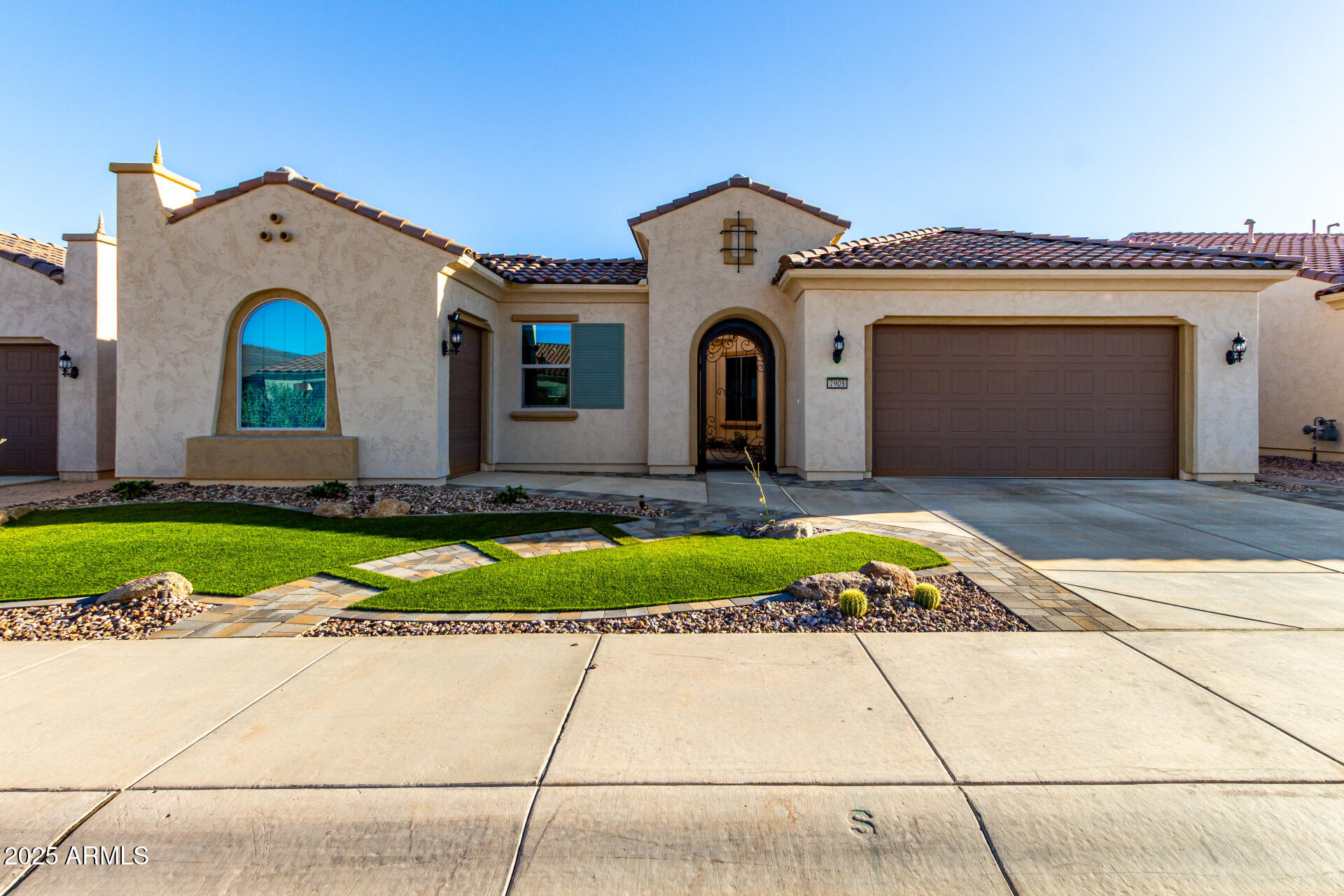 7905 W Mockingbird Way