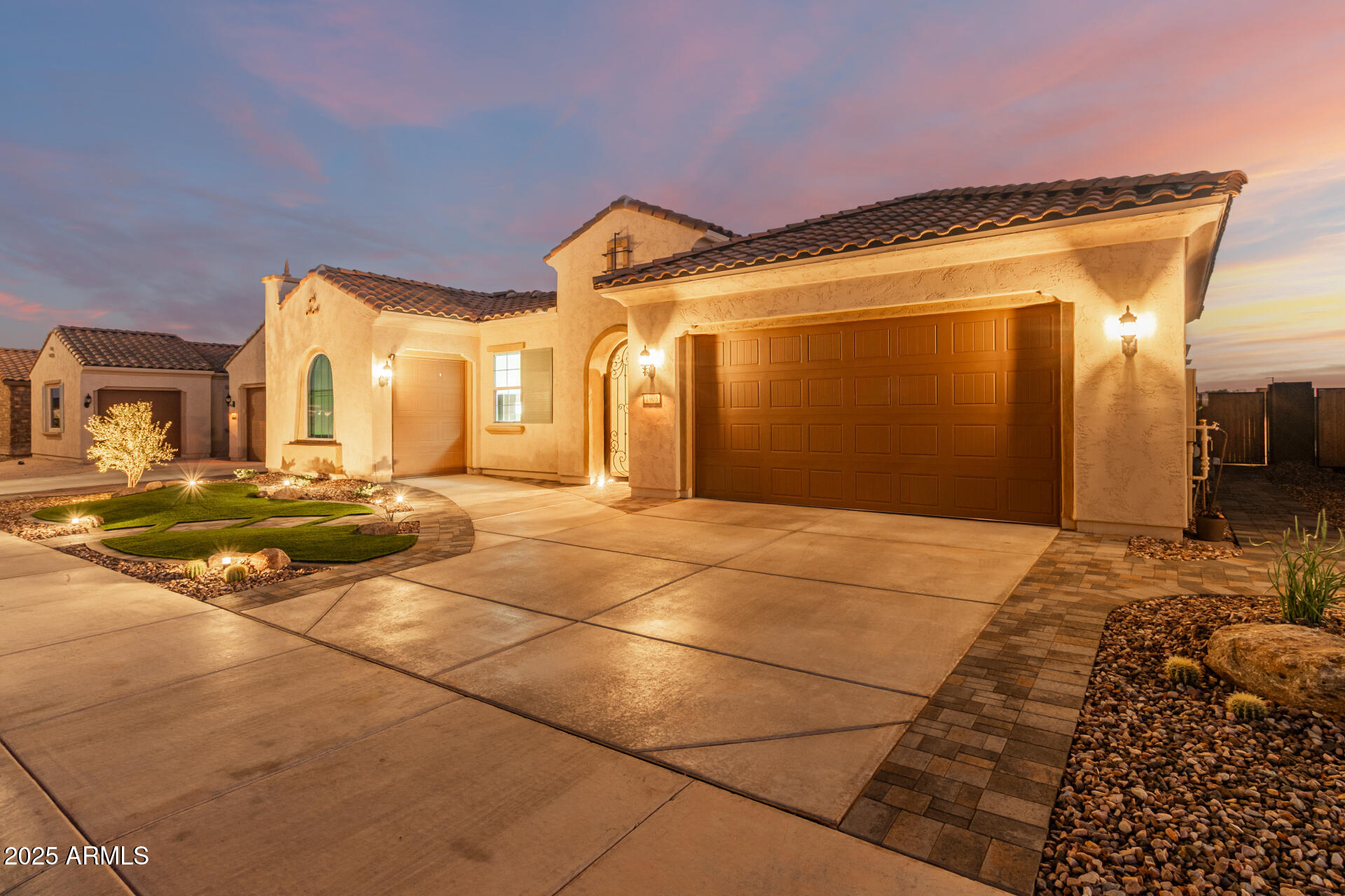 7905 W Mockingbird Way