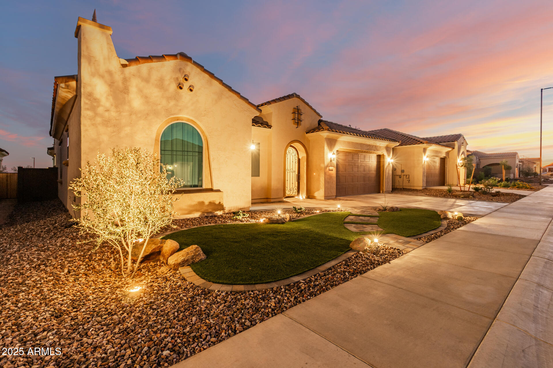 7905 W Mockingbird Way