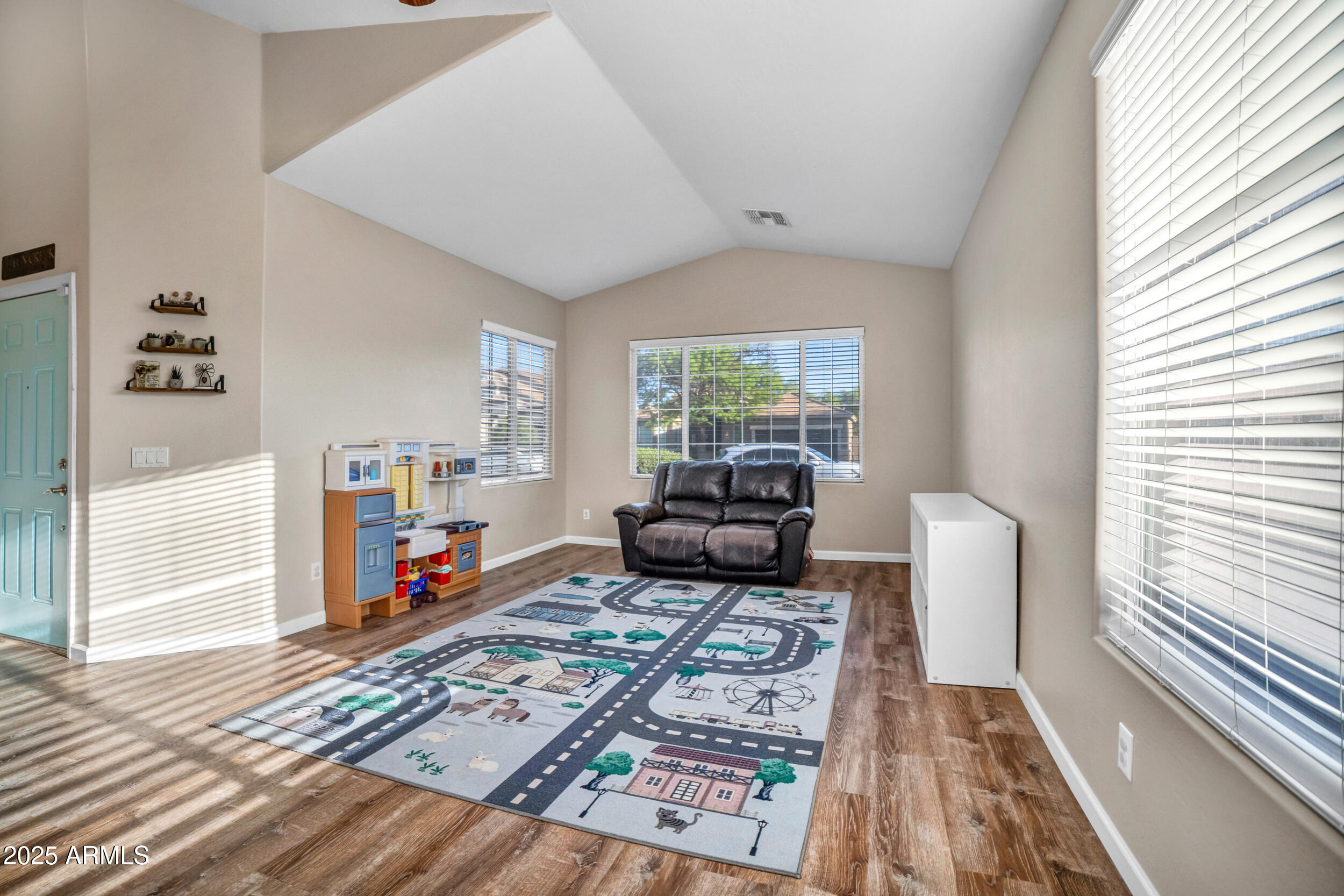 21604 E CALLE DE FLORES --