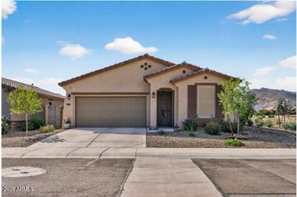 Photo of 5850 N 194th Lane, Litchfield Park, AZ 85340 (MLS # 6934304)