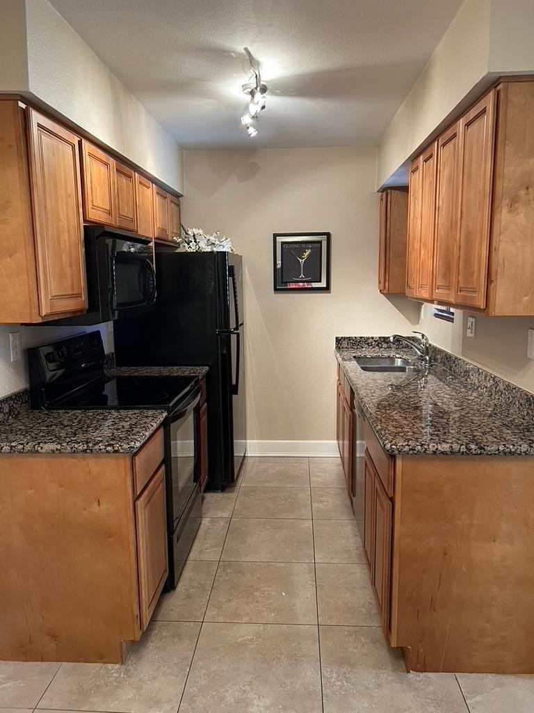 5877 N Granite Reef Road