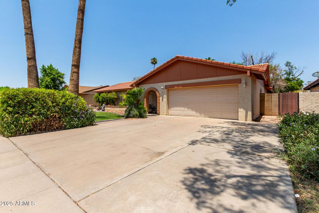 Photo of 1832 E Colgate Drive, Tempe, AZ 85283 (MLS # 6893828)