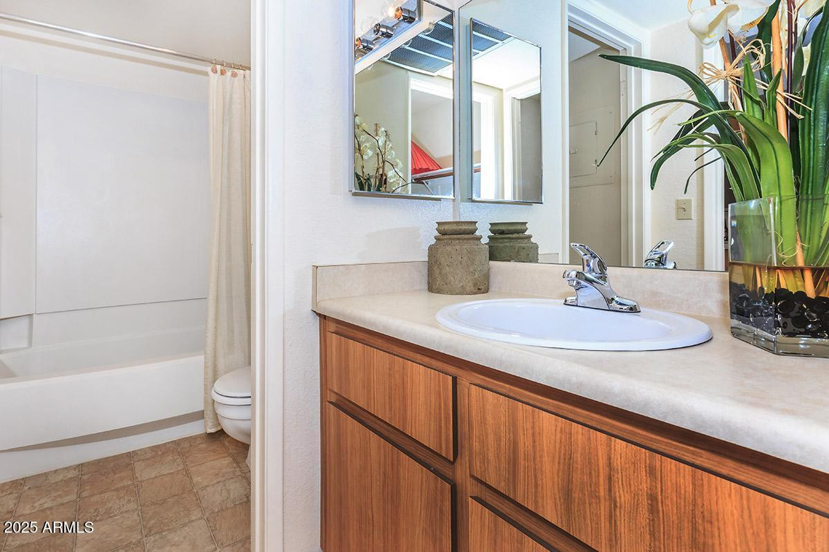 3040 E Shea Boulevard