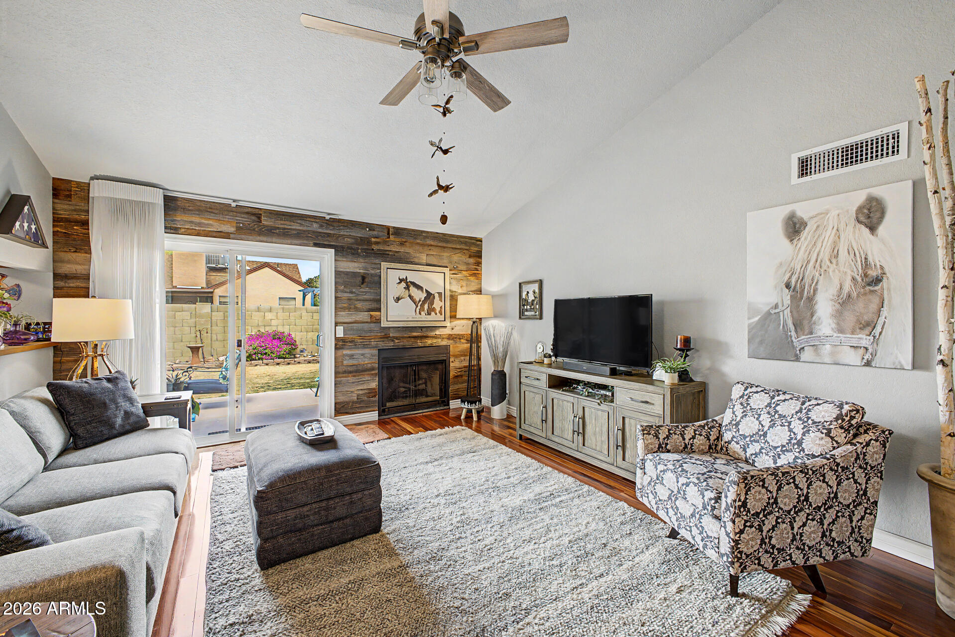 5632 W DESERT COVE Avenue