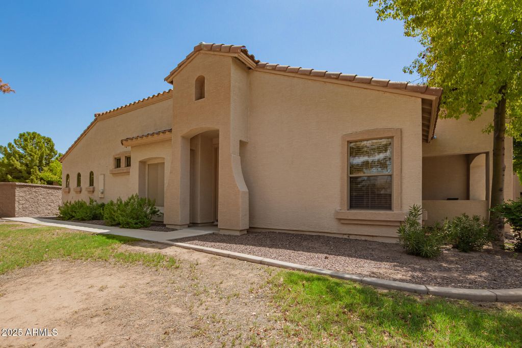 Photo of 2600 E Springfield Place #64, Chandler, AZ 85286 (MLS # 6910306)