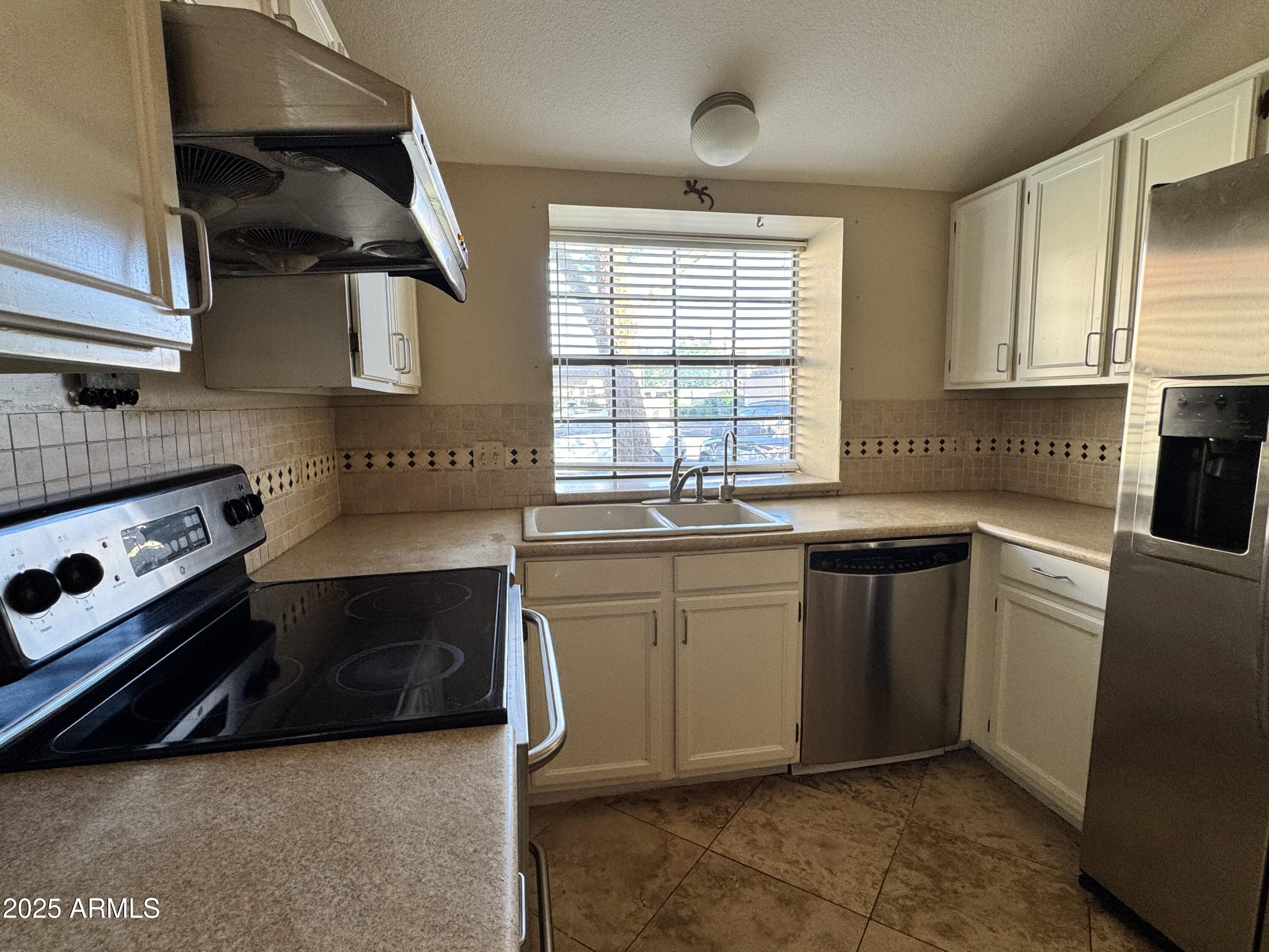 5704 E AIRE LIBRE Avenue 1018