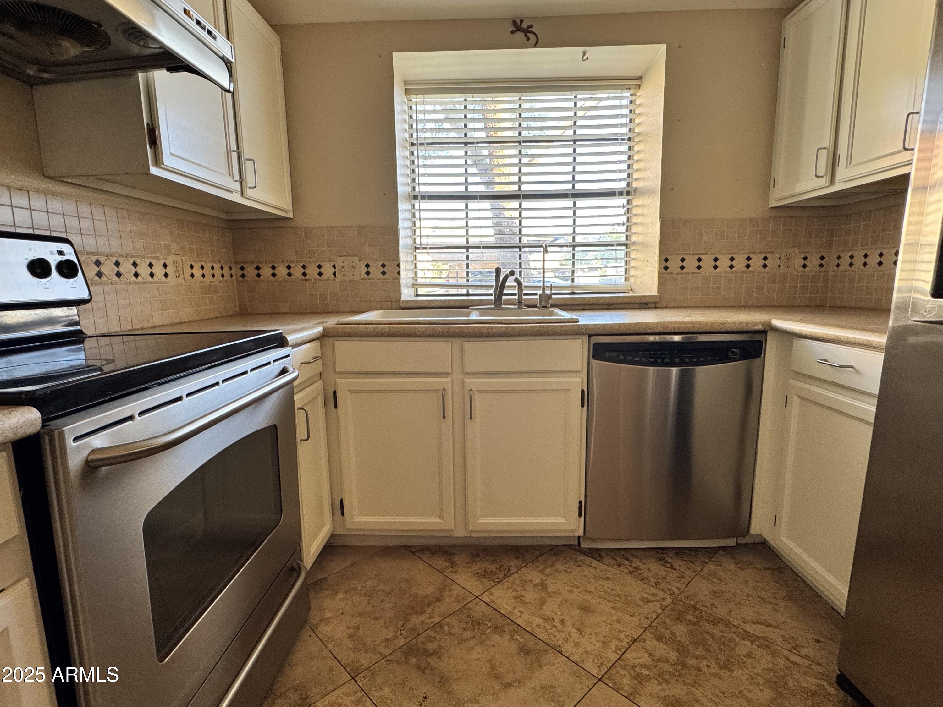 5704 E AIRE LIBRE Avenue 1018