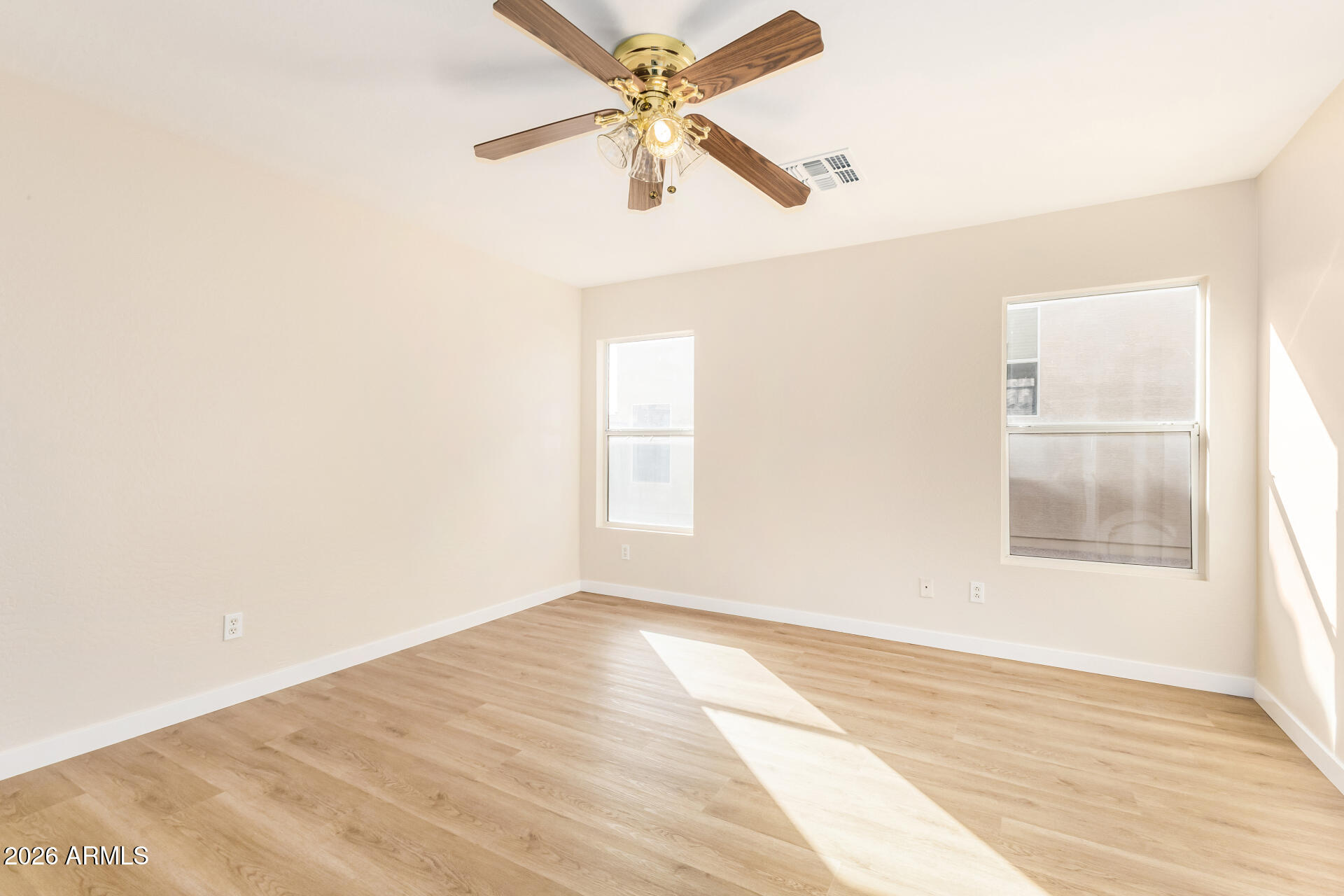 11805 W PARADISE Drive W