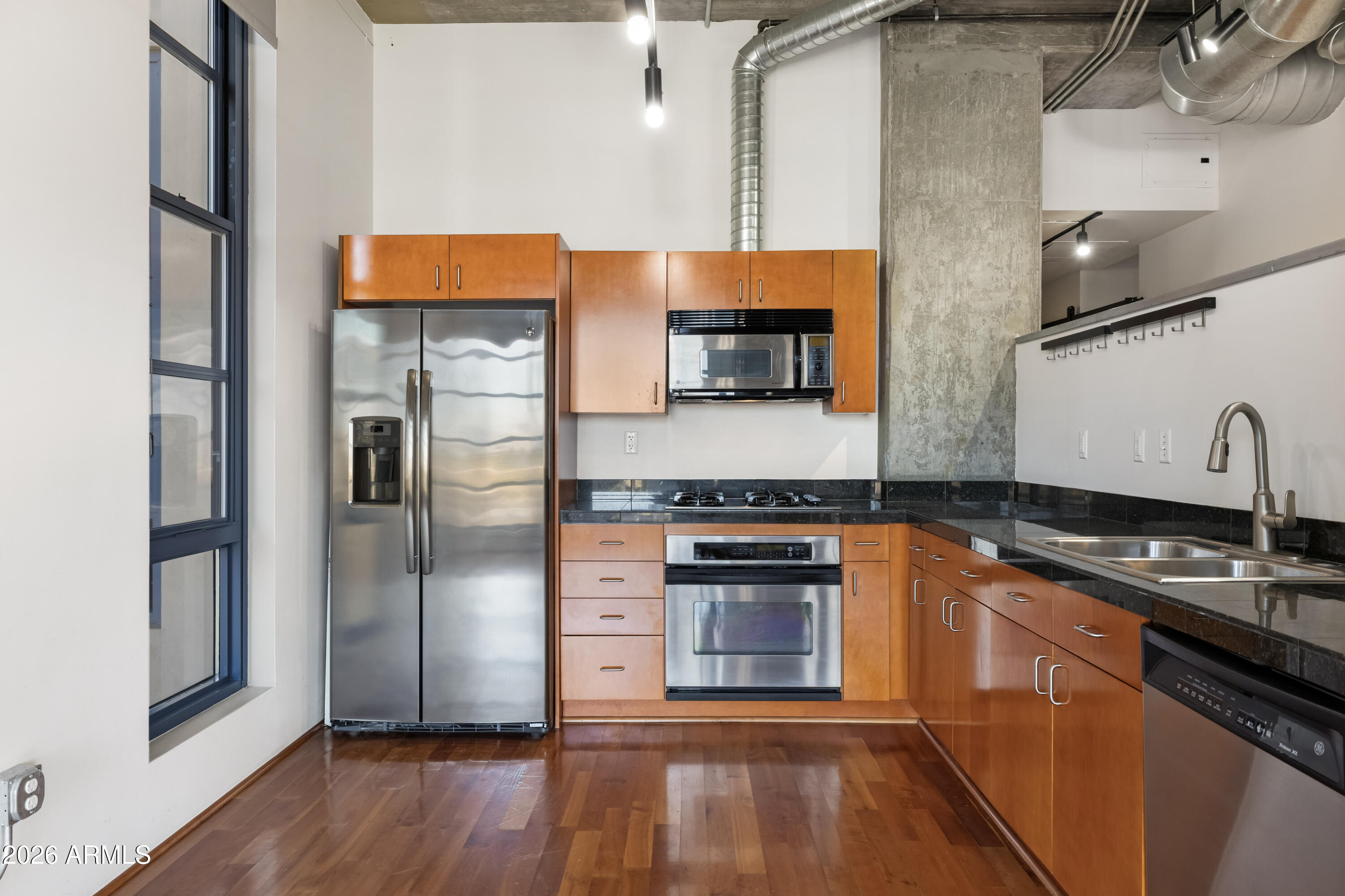 21 E 6TH Street 518