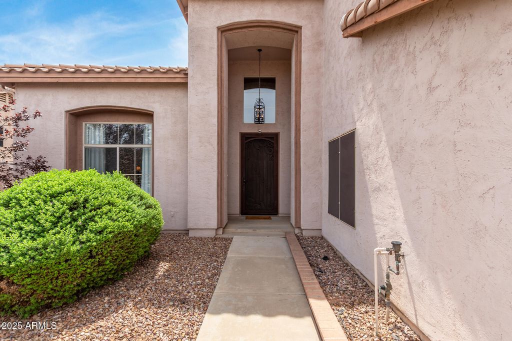 Photo of 2859 E Millbrae Lane, Gilbert, AZ 85234 (MLS # 6912359)
