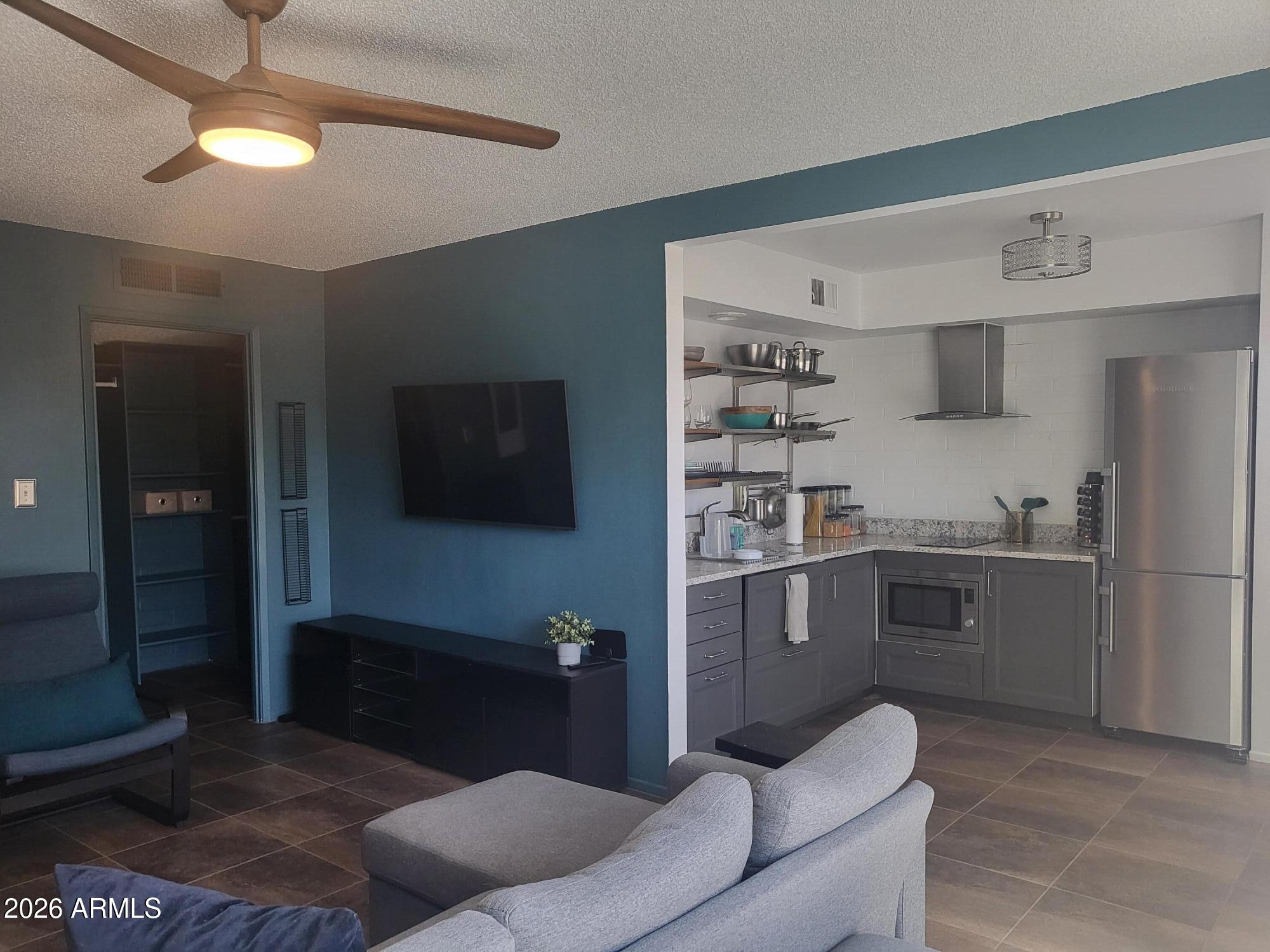 SCOTTSDALE EAST HOMES - Residential