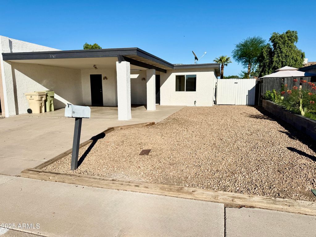 Photo of 5741 N 69th Avenue, Glendale, AZ 85303 (MLS # 6928598)