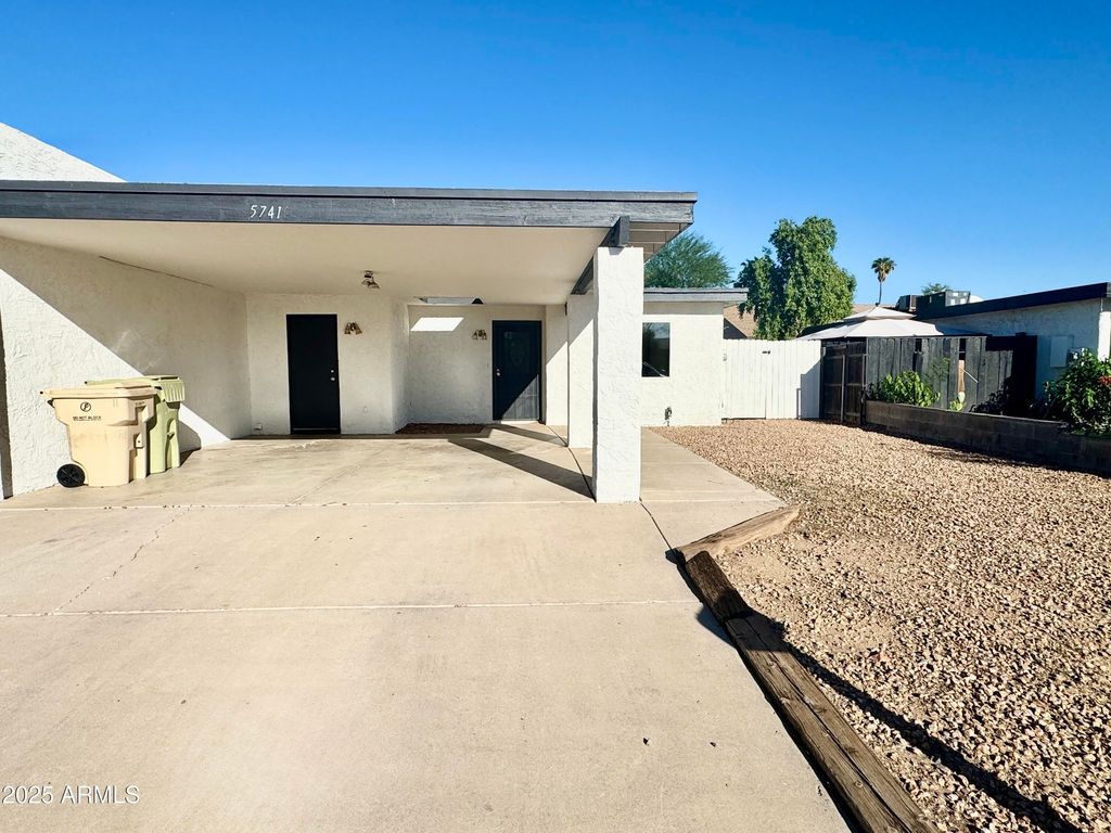 Photo of 5741 N 69th Avenue, Glendale, AZ 85303 (MLS # 6928598)