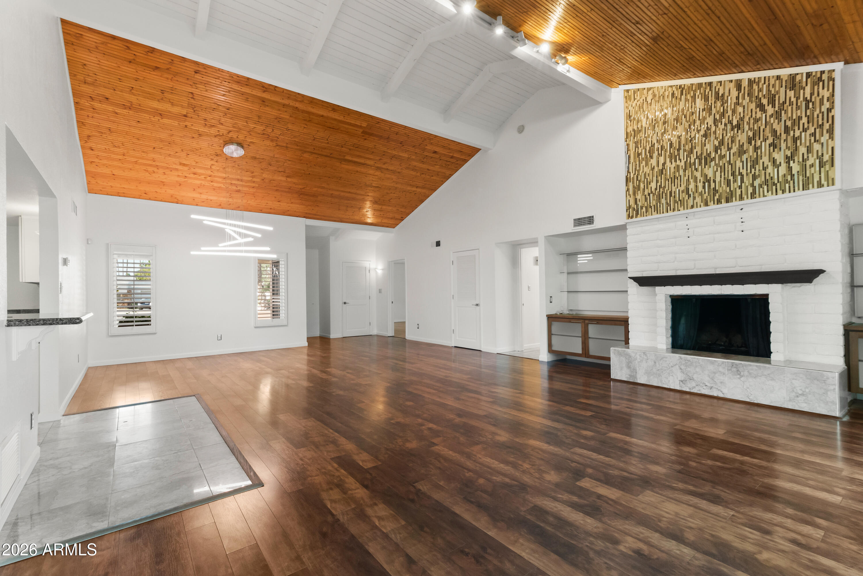 7811 N VIA DE LA MONTANA --