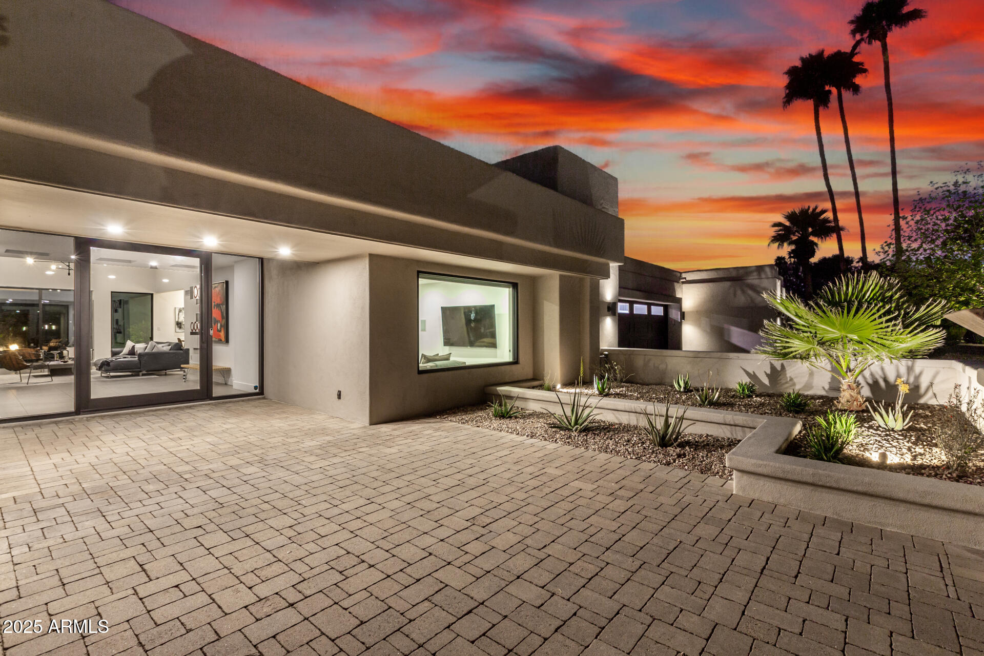4835 E ONYX Avenue