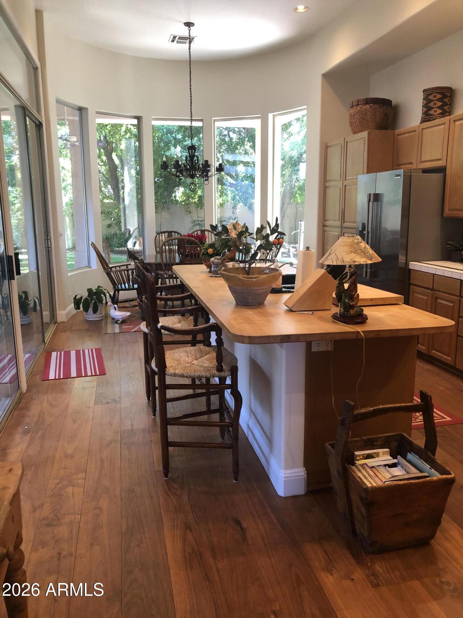 7601 N CENTRAL Avenue 10