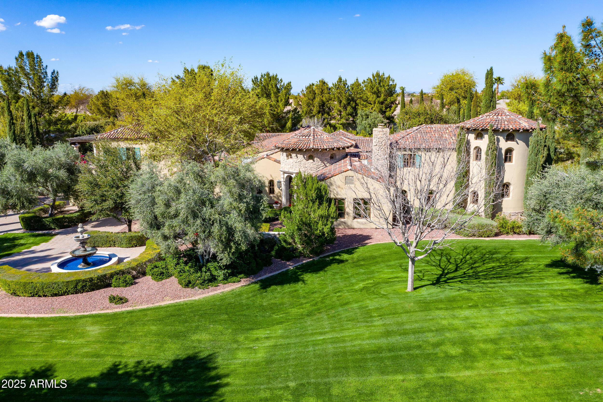 29 E OAKWOOD HILLS Drive