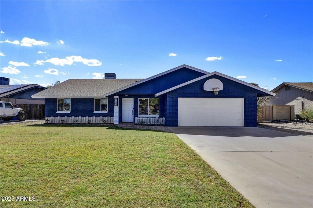 Photo of 209 E Avenida Sierra Madre, Gilbert, AZ 85296 (MLS # 6909903)