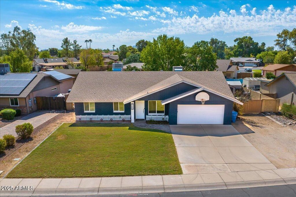 Photo of 209 E Avenida Sierra Madre, Gilbert, AZ 85296 (MLS # 6909903)