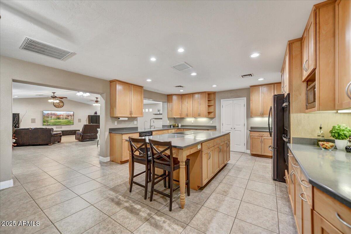 209 E AVENIDA SIERRA MADRE --