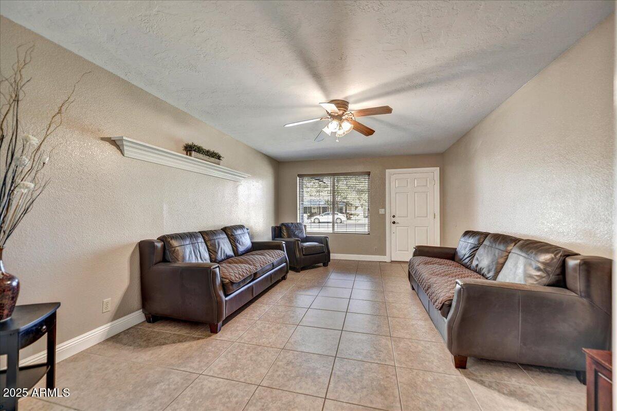 209 E AVENIDA SIERRA MADRE --