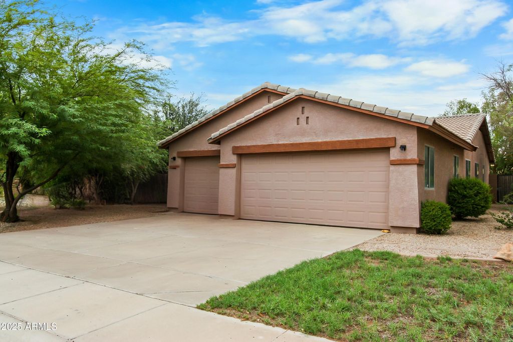 Photo of 1352 E 9th Place, Casa Grande, AZ 85122 (MLS # 6915731)