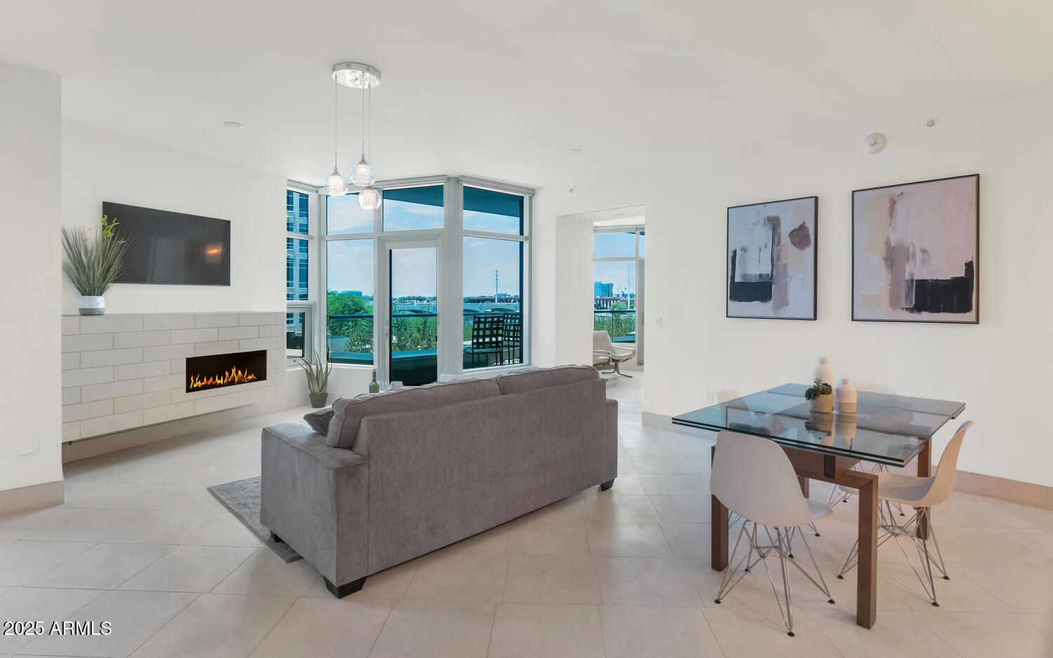 120 E RIO SALADO Parkway 305