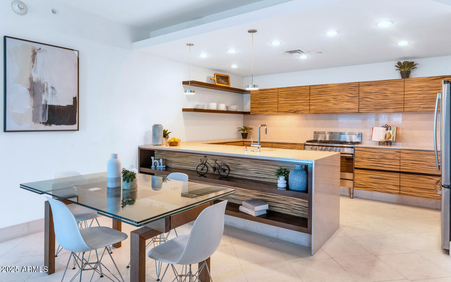 120 E RIO SALADO Parkway 305