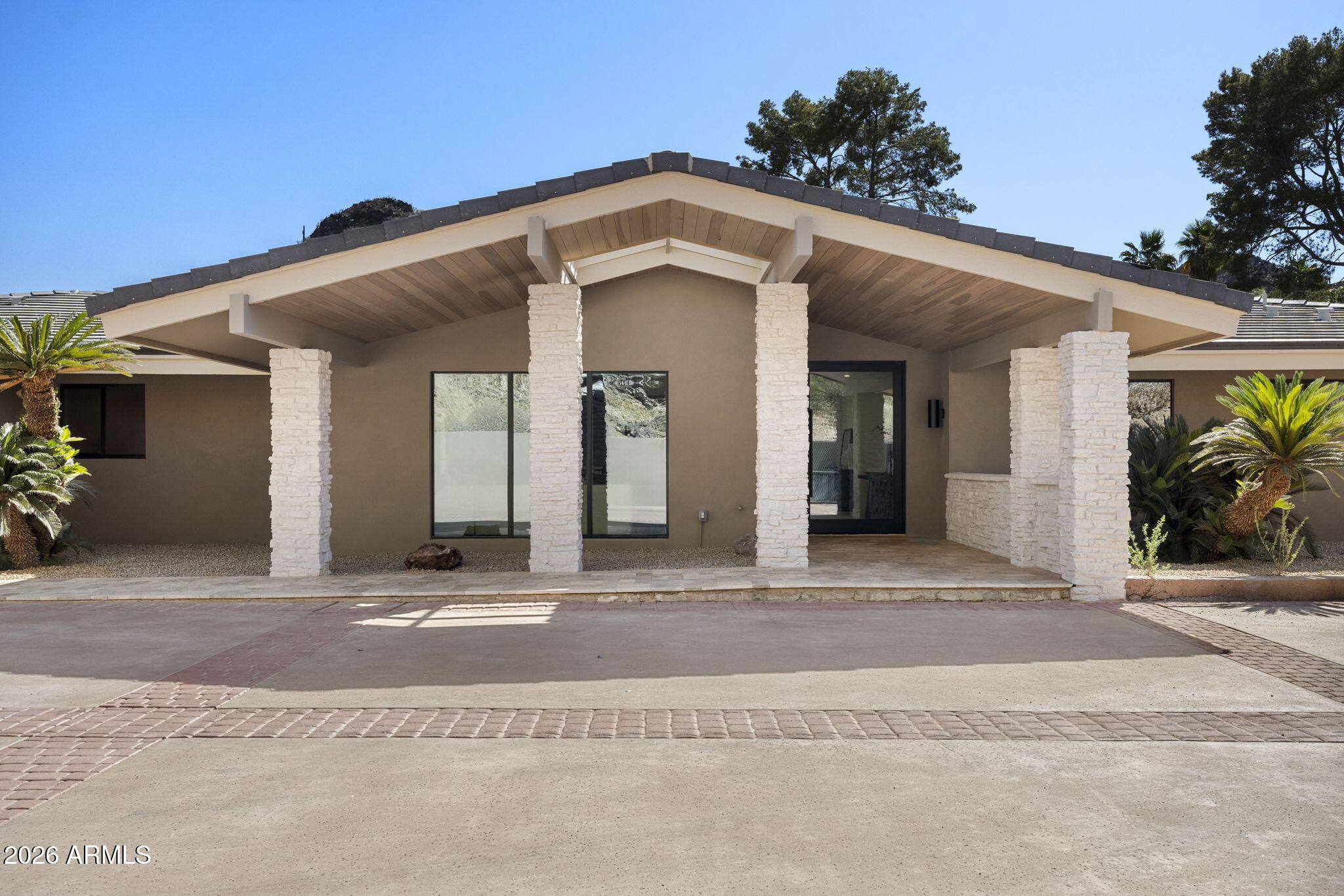 3500 E LINCOLN Drive 26