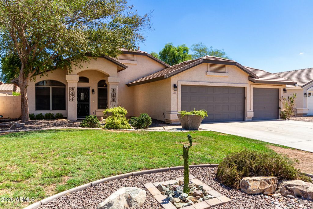 Photo of 1421 S Nielson Street, Gilbert, AZ 85296 (MLS # 6918753)