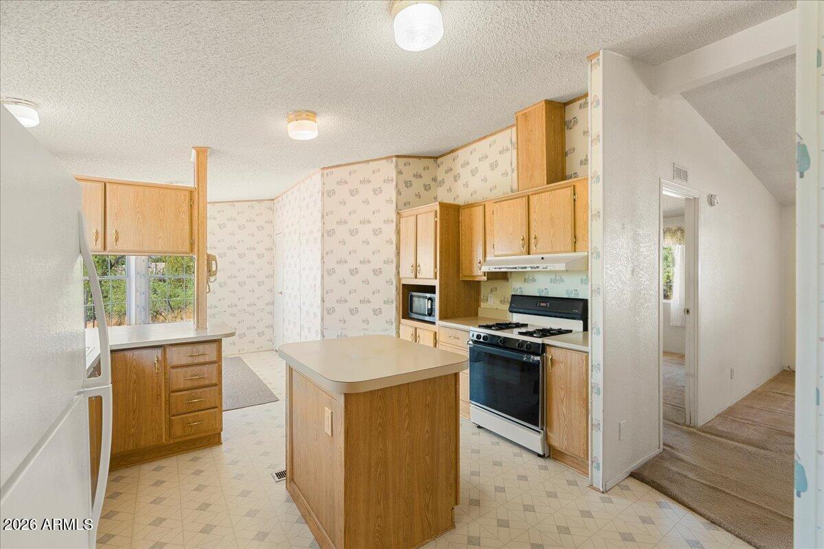 17201 E PEACH TREE Road