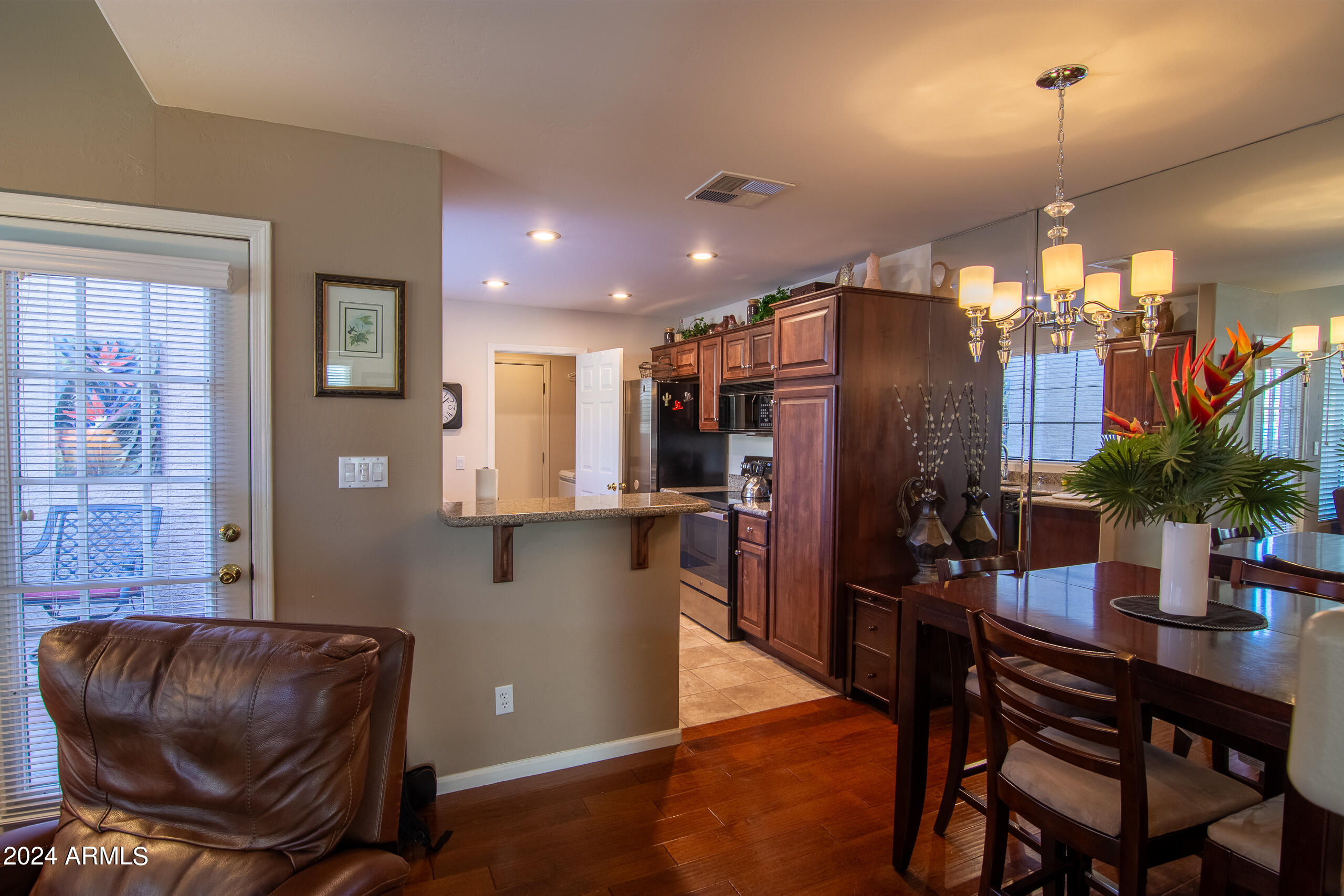 1001 N PASADENA Street 85