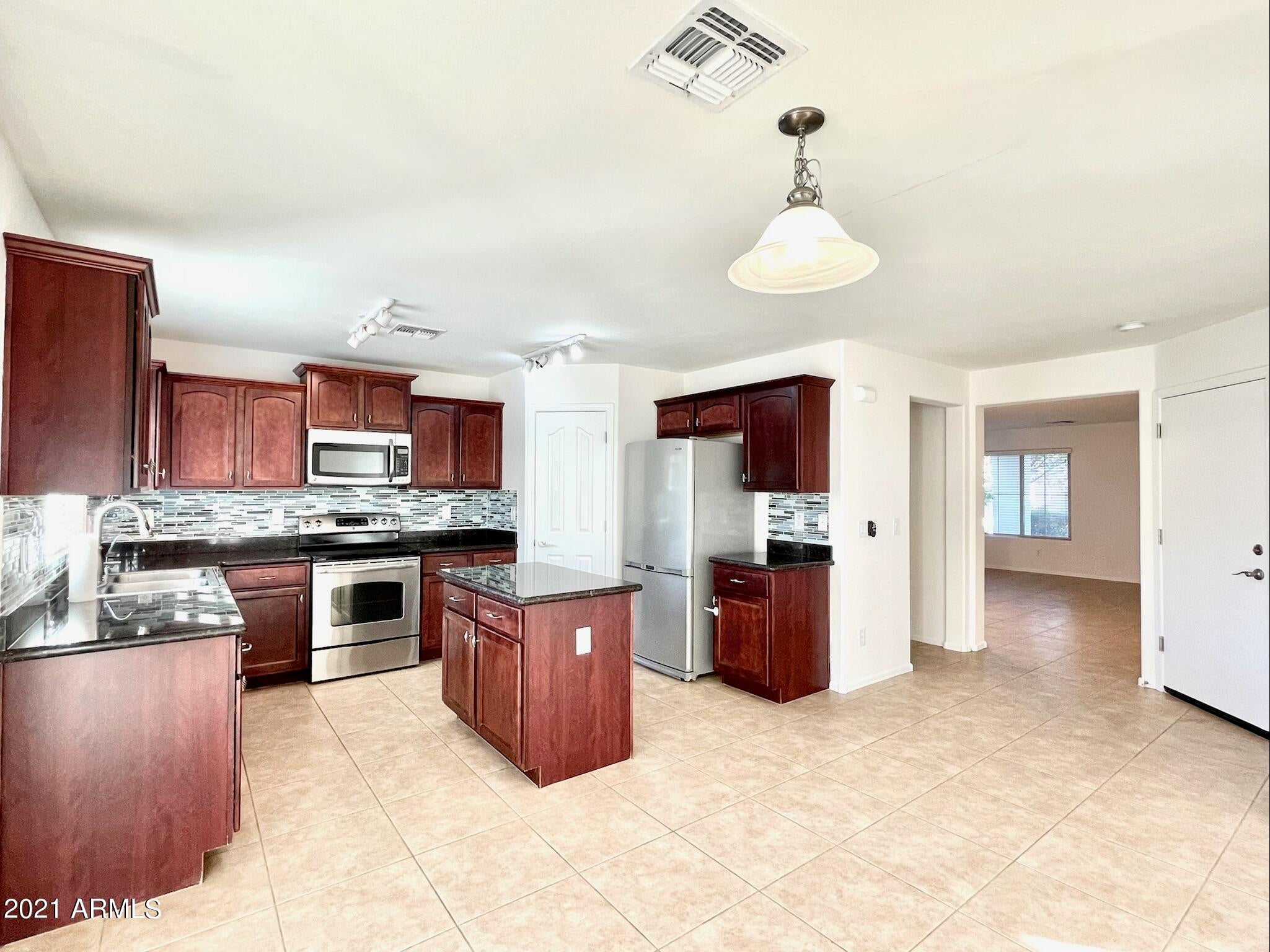 2019 E LINDRICK Drive