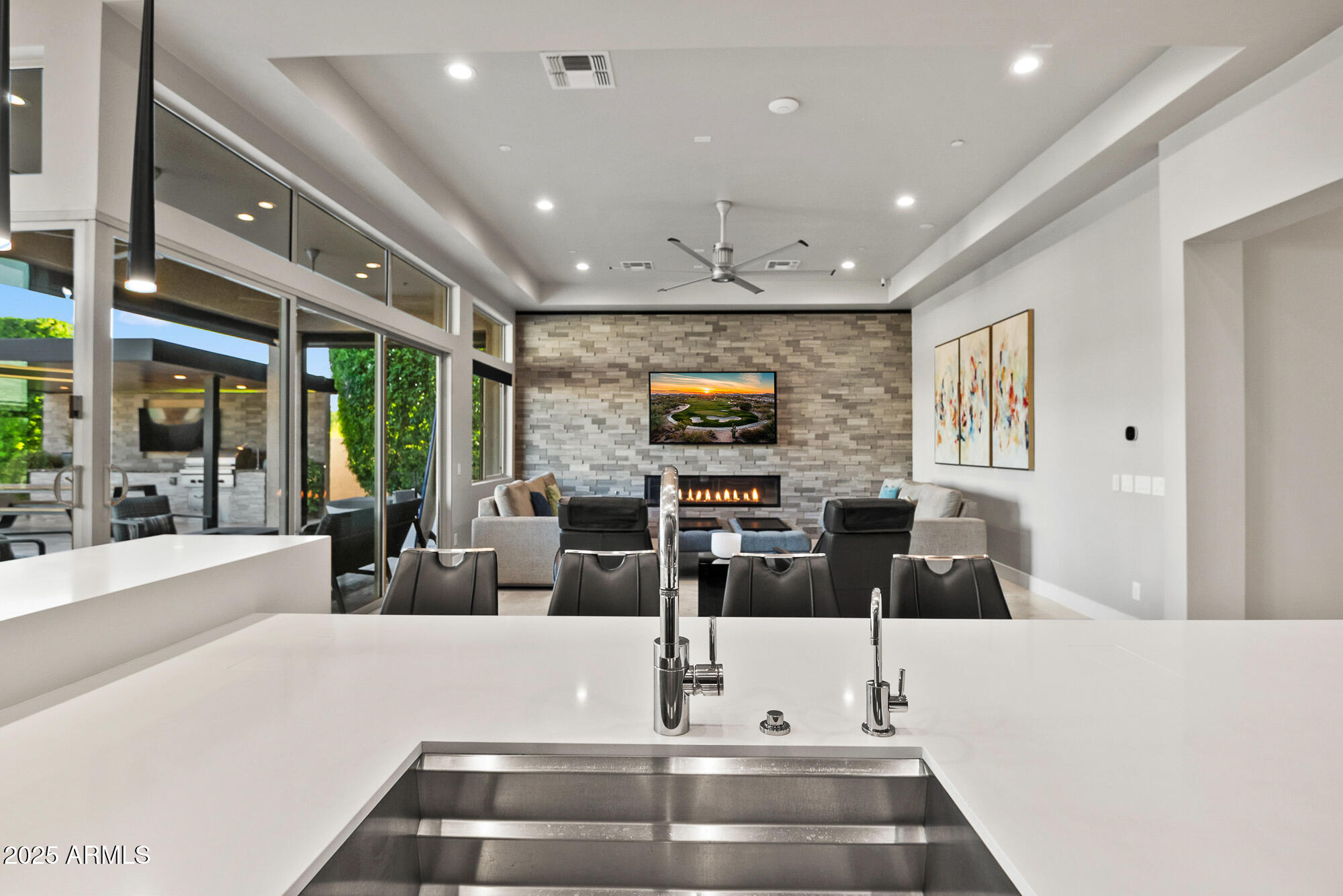 9255 W LOS GATOS Drive