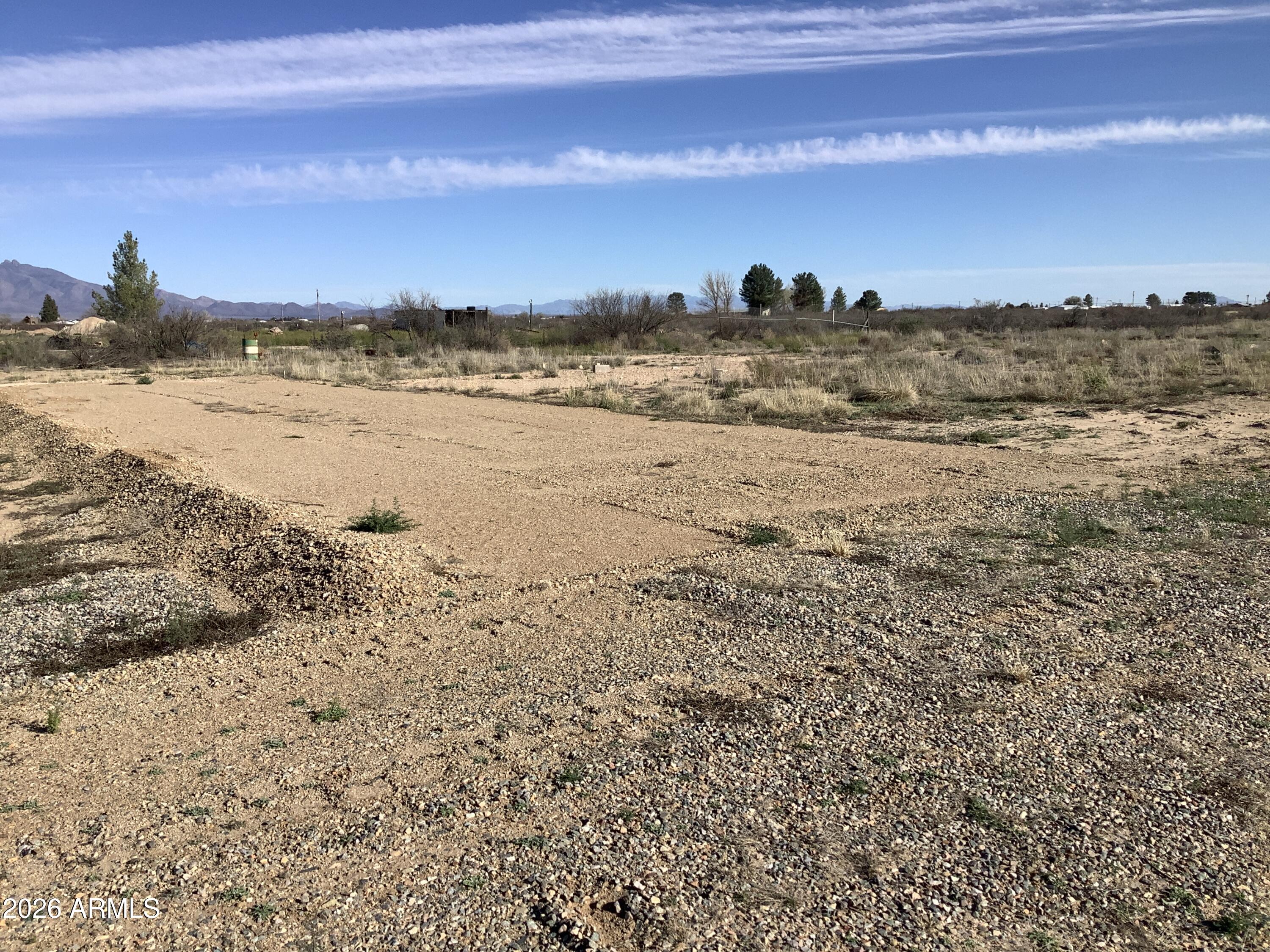 2709 W WILLOW TREE Lane -