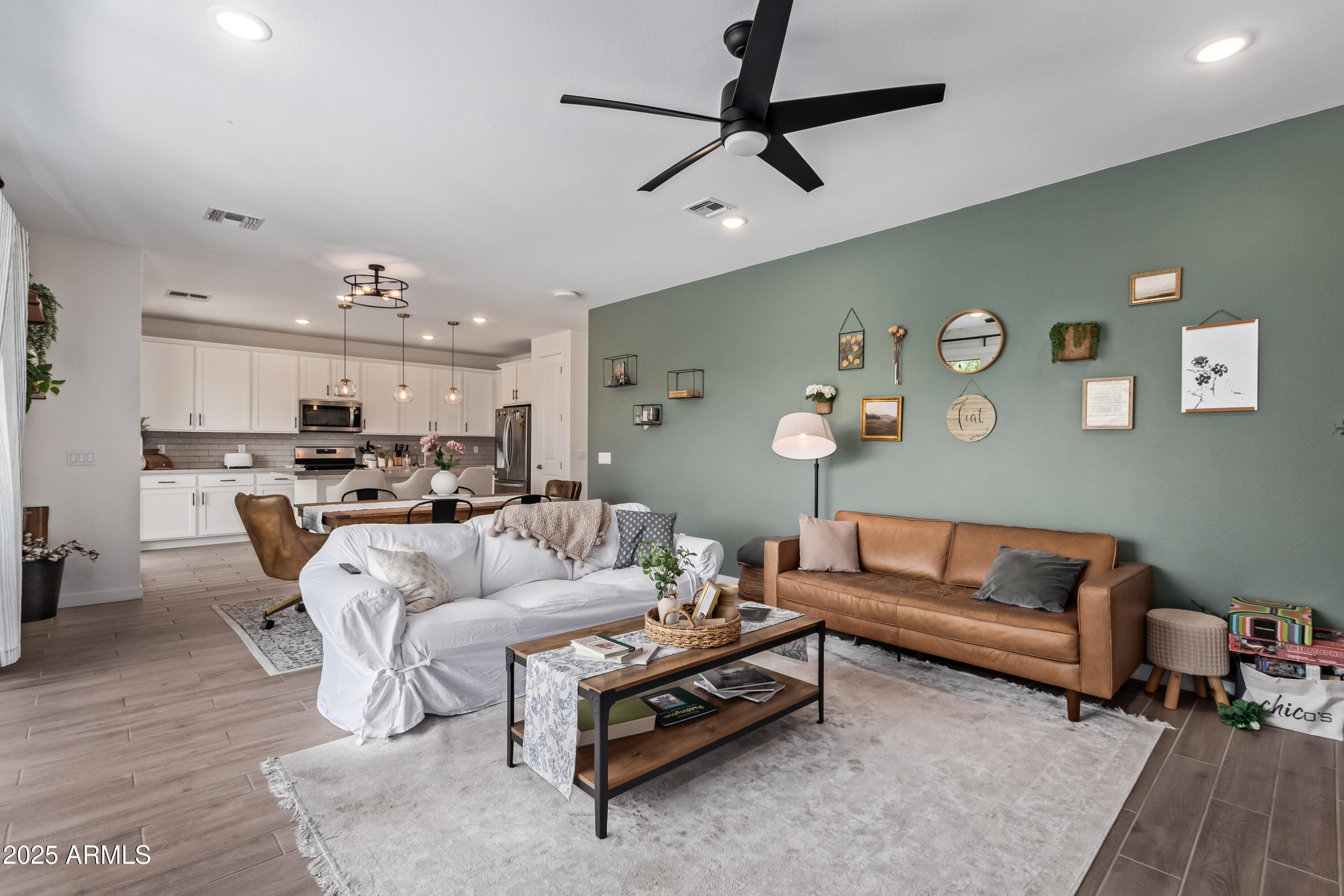 878 W BAYLOR Lane