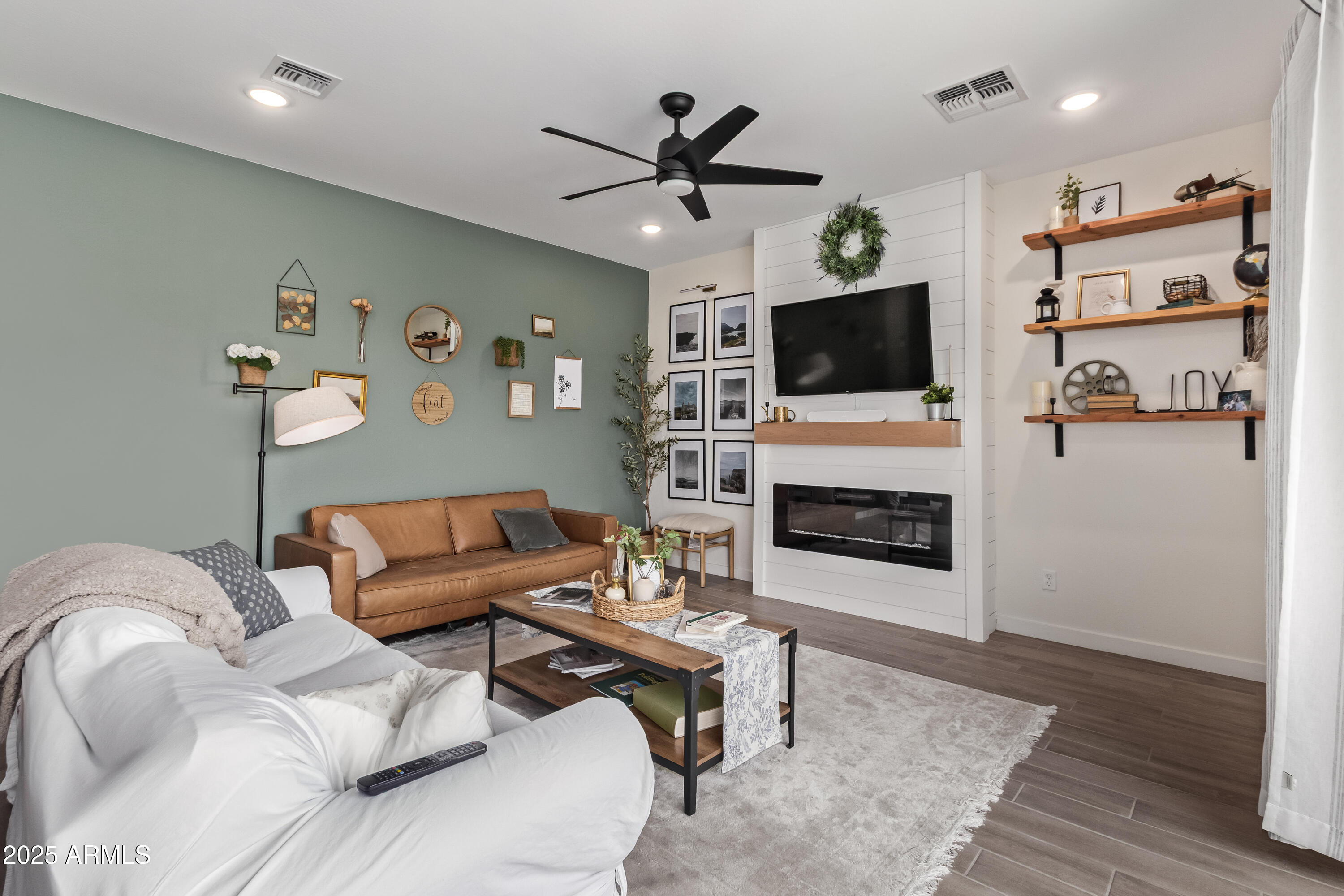878 W BAYLOR Lane