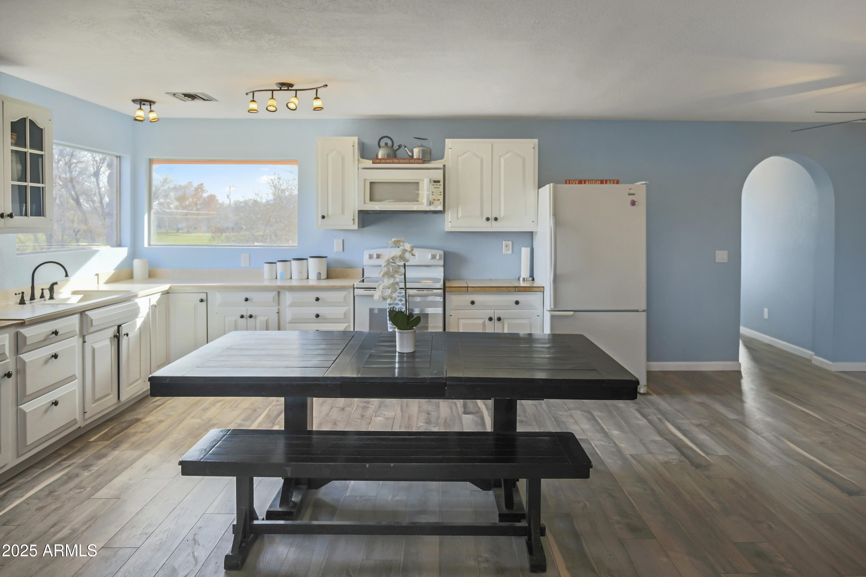 2045 S HILLCREST Drive