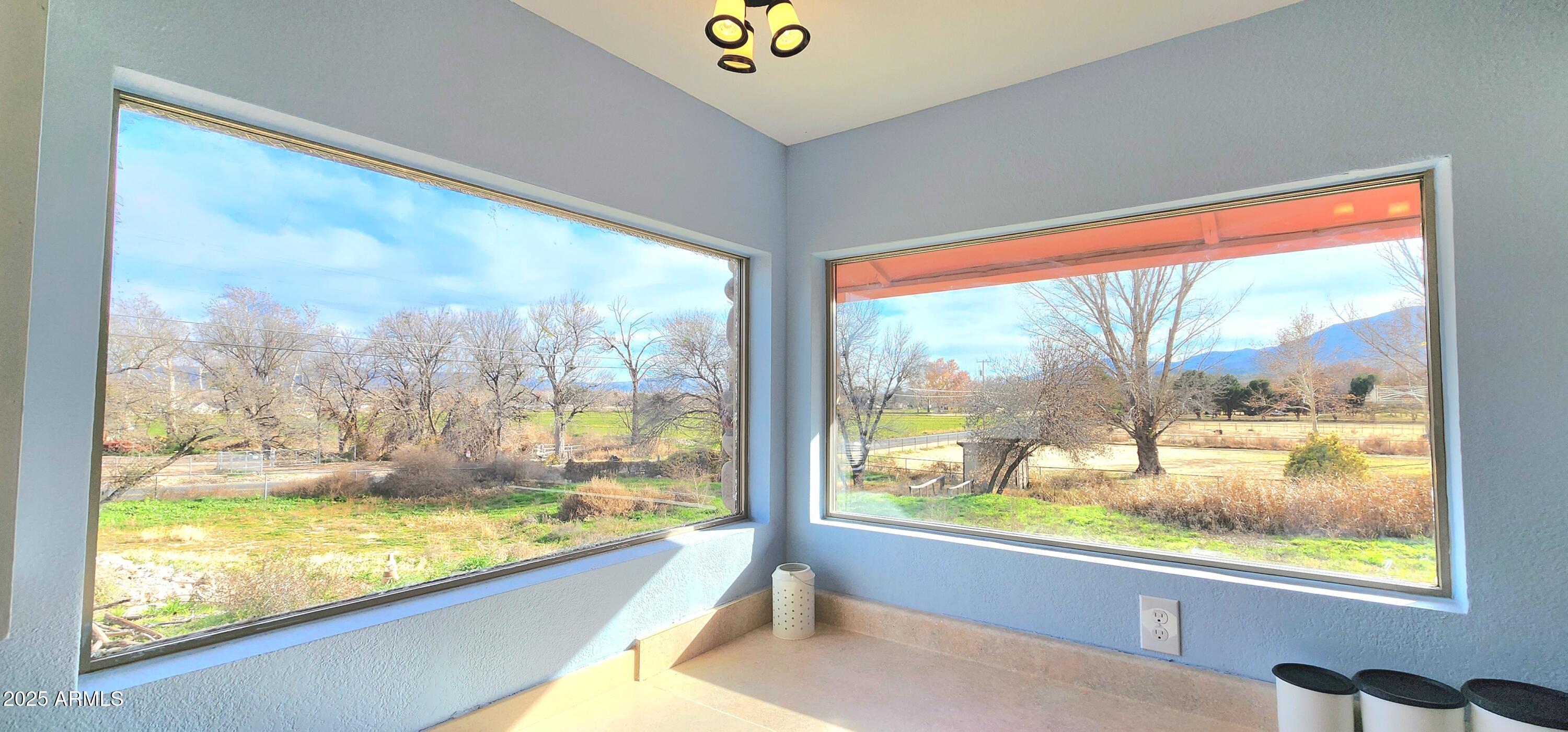 2045 S HILLCREST Drive