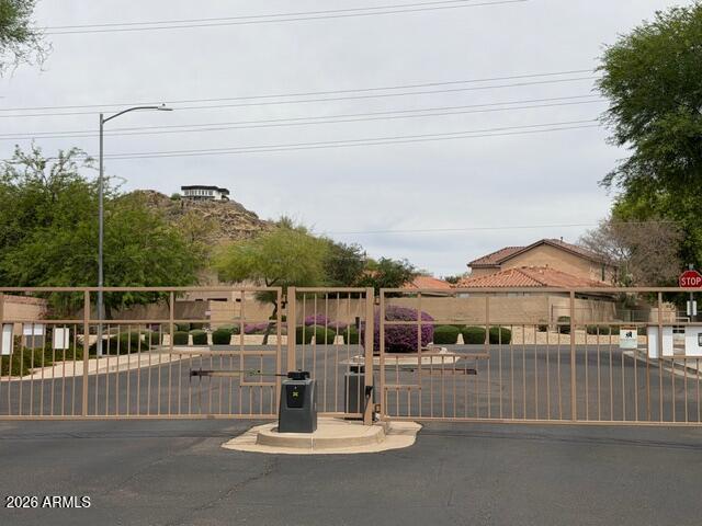 2221 E UNION HILLS Drive 128