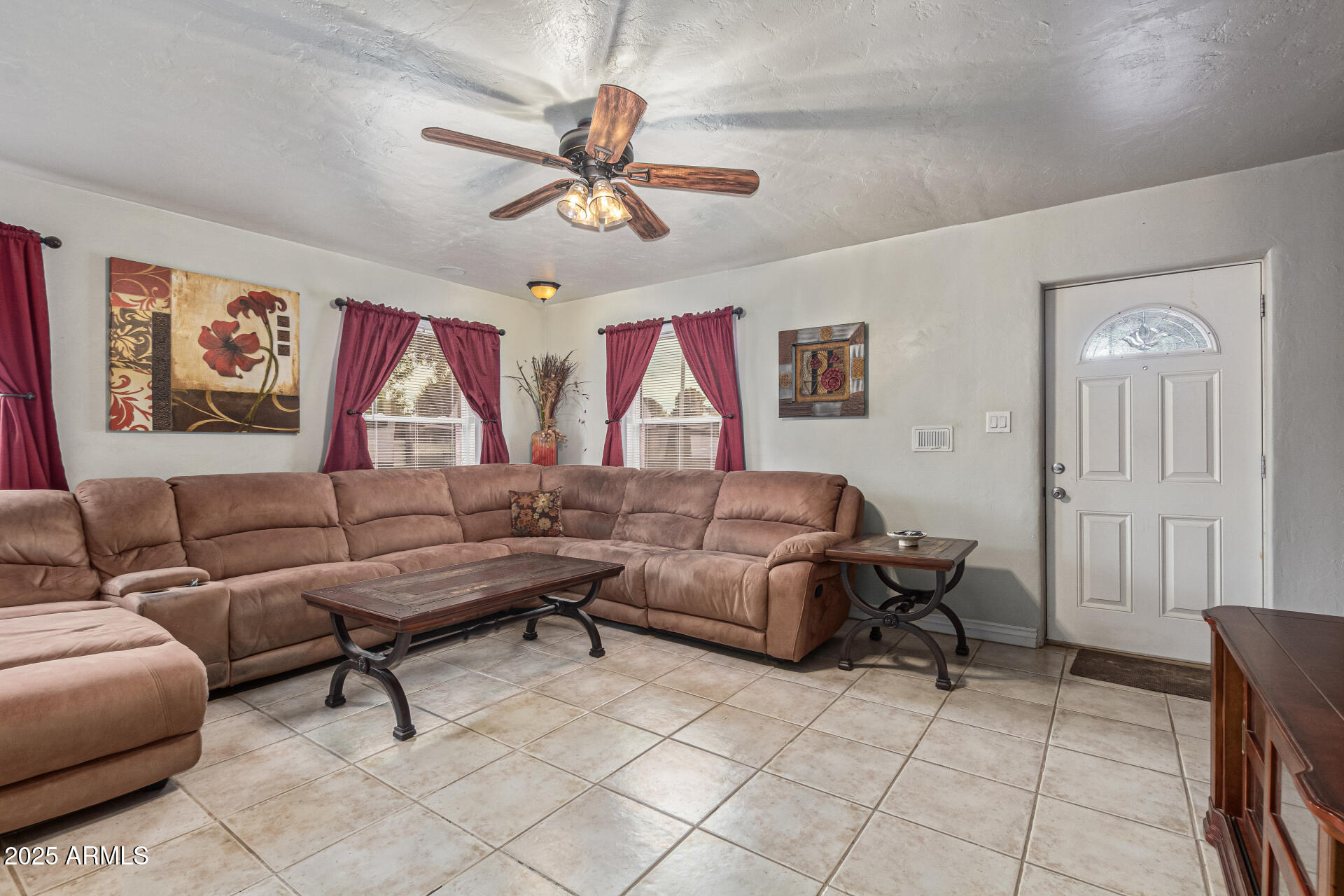 2710 E AMELIA Avenue