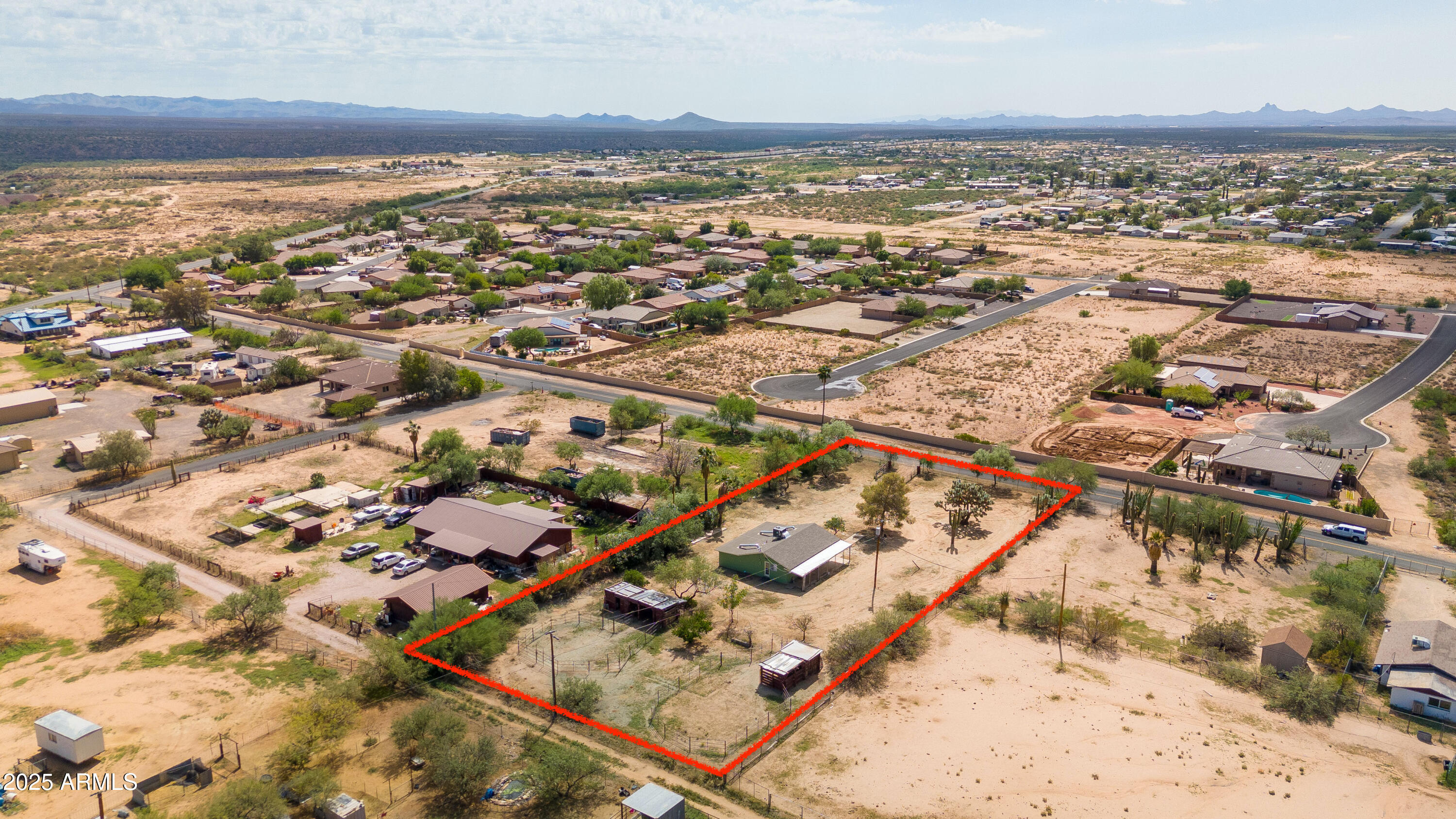 22810 W ROADRUNNER Lane