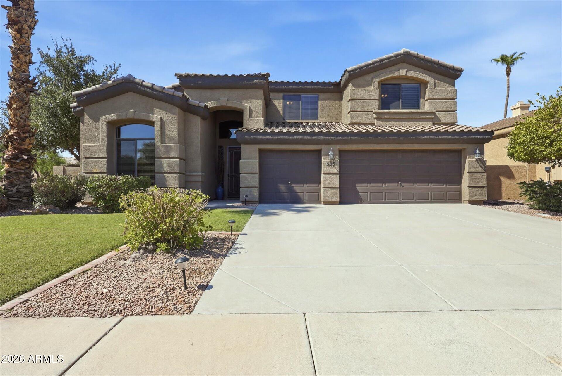 692 W HONEYSUCKLE Drive
