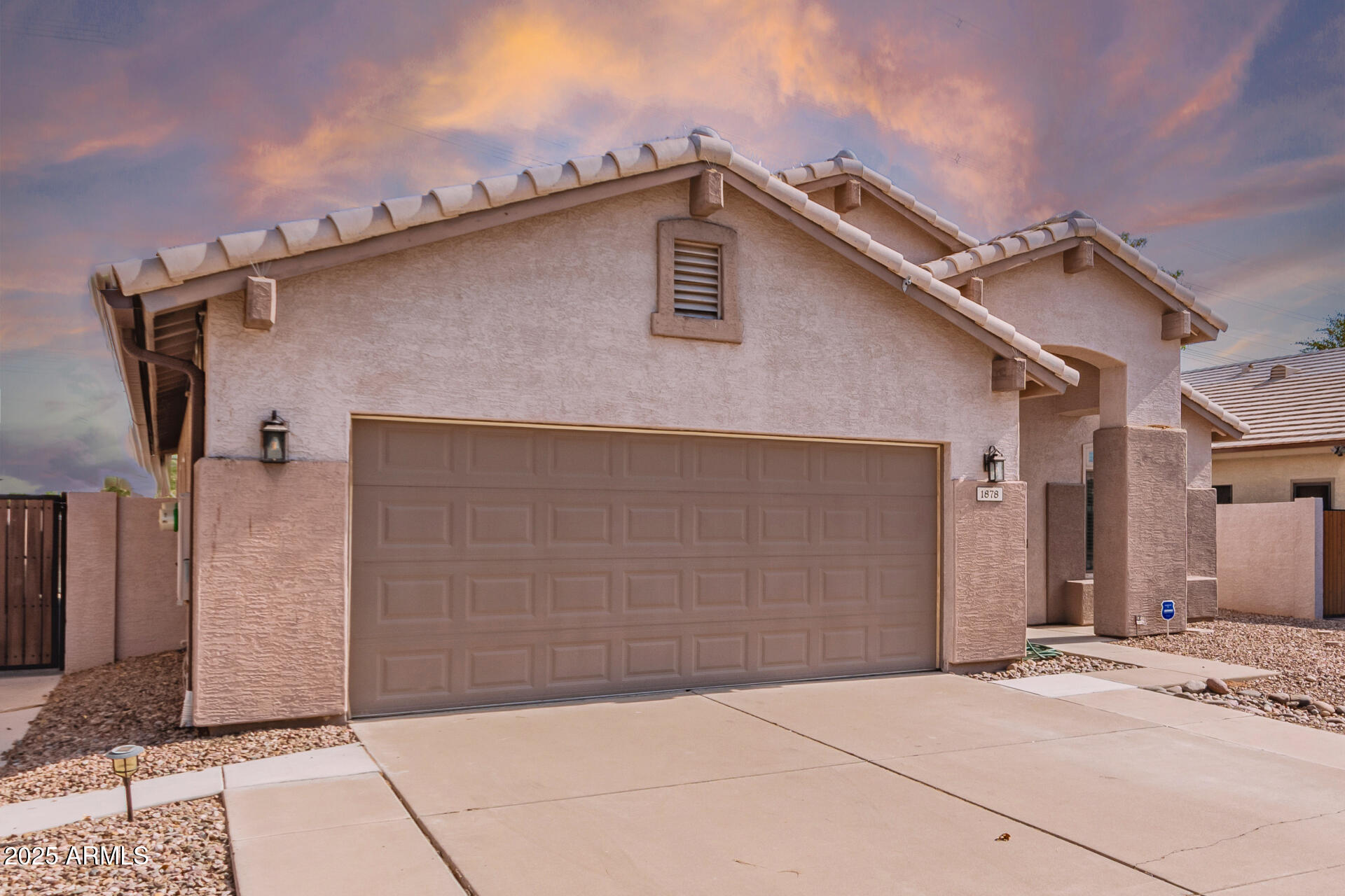 1878 E DRAKE Drive